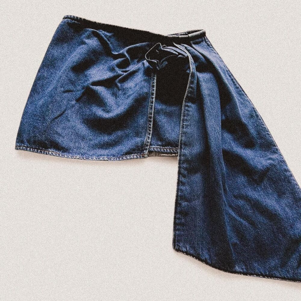 Gianni Bini Rein Rosette Dark Wash Denim Micro Mini Skirt Y2K Piece (Sz 26)